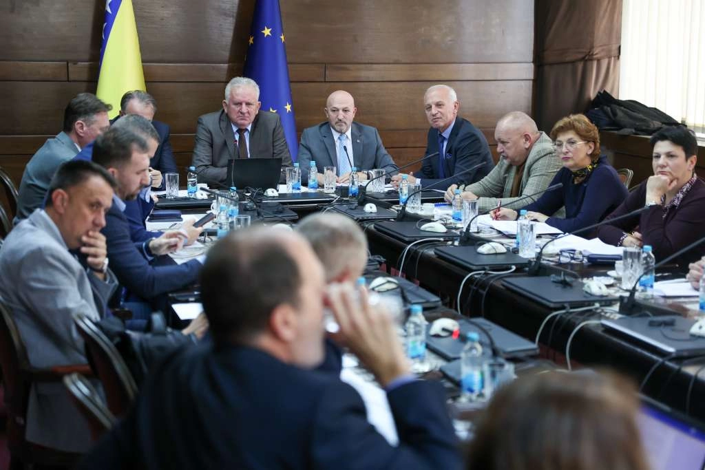 Minimalac 1.200 maraka, dnevnica tijekom službenog puta 45 maraka?